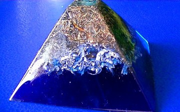 Piramida orgonica albastra 5(2)