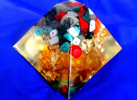 Piramida orgonica Crystal 74