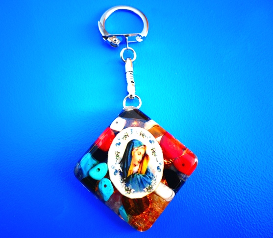 Pandantiv orgonic Maica Domnului prins cu breloc argintiu