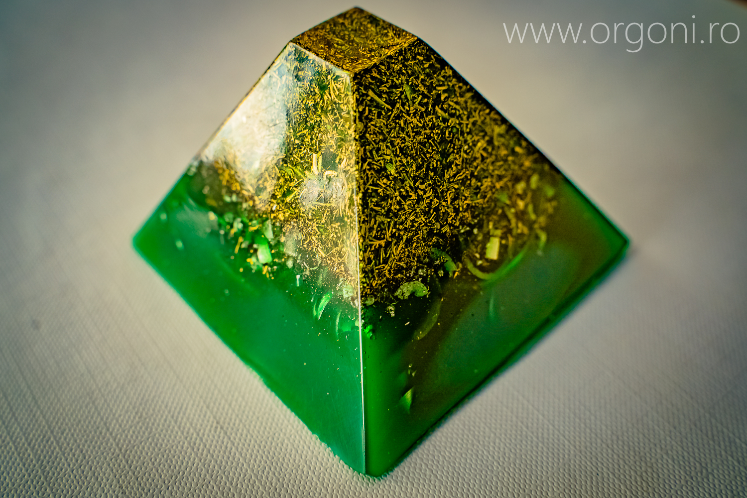 Piramida orgonica verde 11